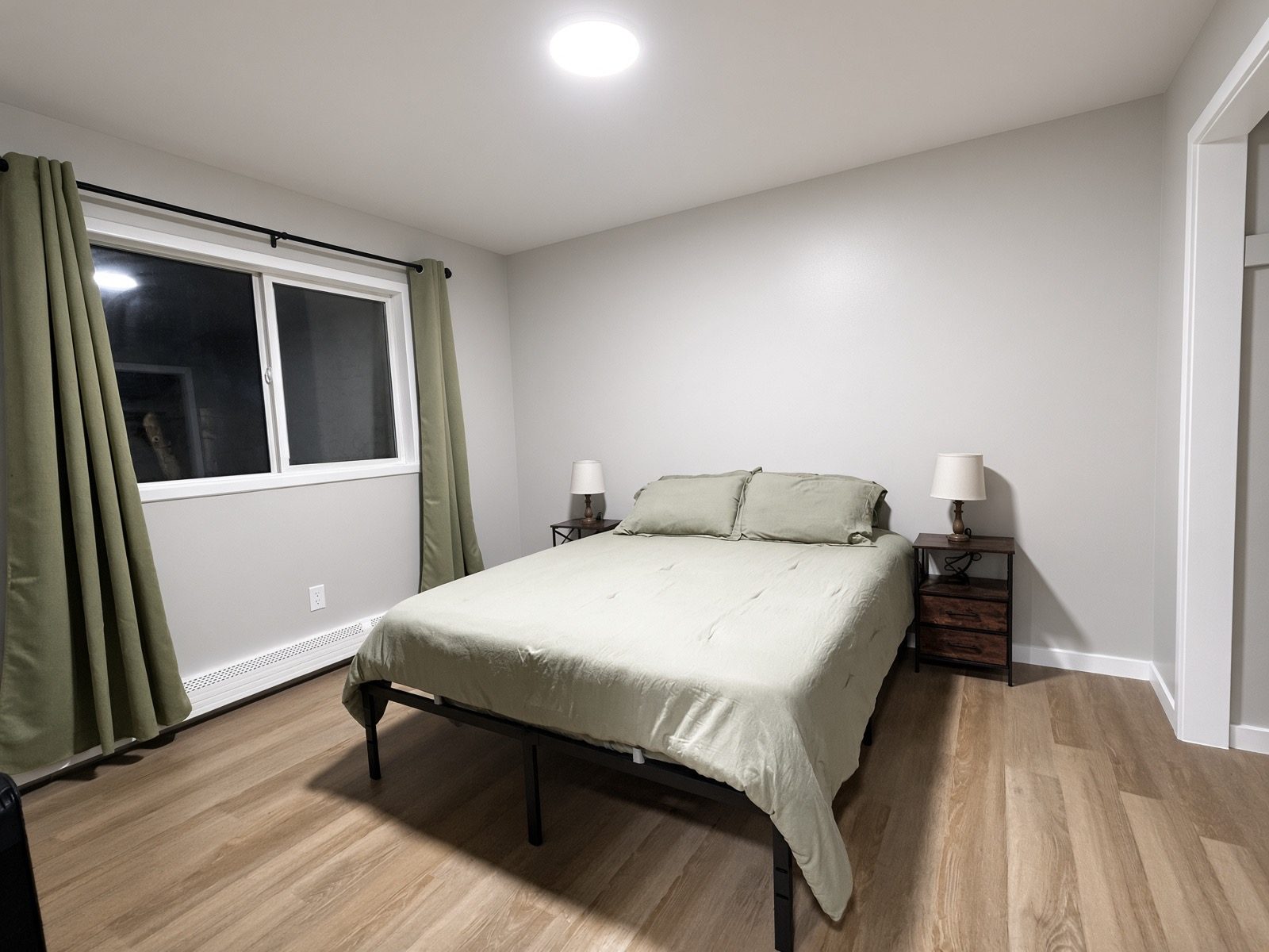 Bedroom with queen bed